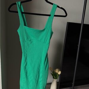 Elegant Green Sleeveless Dress